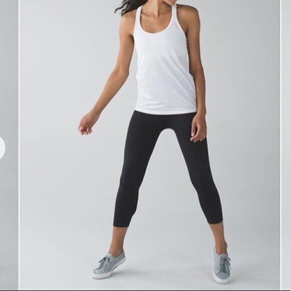 𝅺LULULEMON zone in black seamless compression yoga tights size 4 - Picture 1 of 16